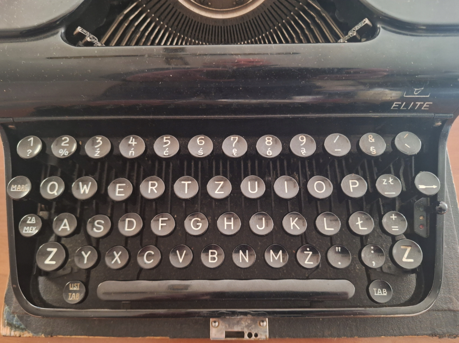 Antique Mechanical Typewriter in Great Condition